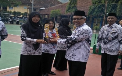 HARI GURU KE 78 SMP NEGERI 2 JENAWI TAHUN 2023